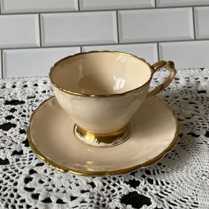 Fabulous Paragon China Harlequin G4094 /Bone China / One Tea Cup and Saucer
